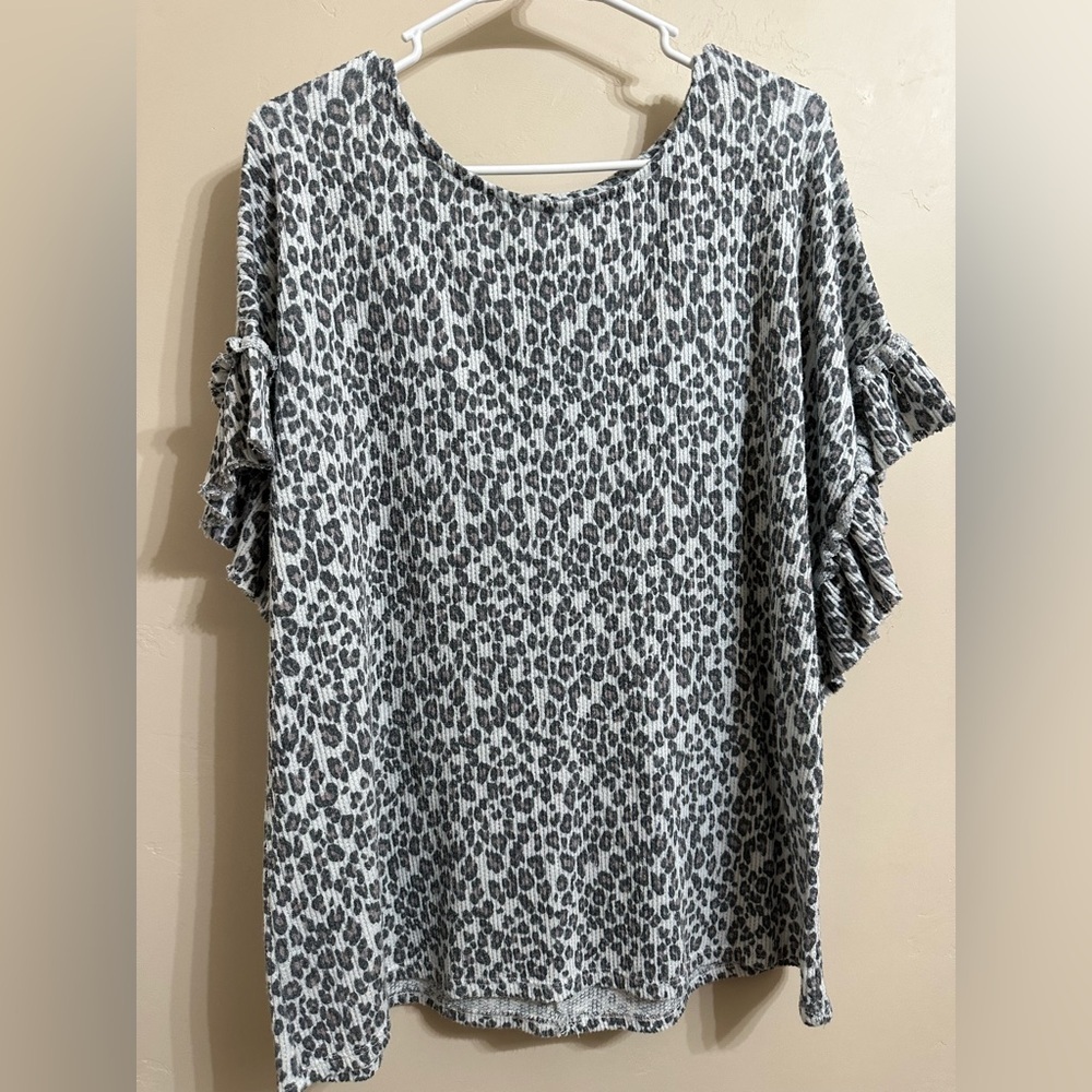Women’s XXL Leopard Print Ruffle Sleeve Flowy Blouse Top